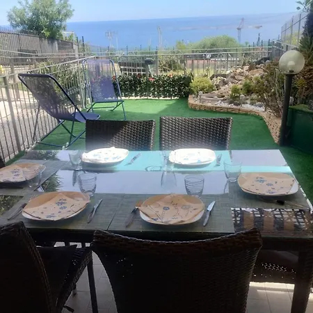 Appartement Bilocale Con Giardino, Vista Mare E Parcheggio Privato