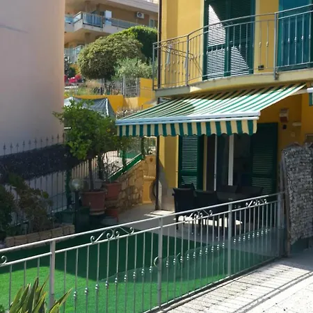 Appartement Bilocale Con Giardino, Vista Mare E Parcheggio Privato *