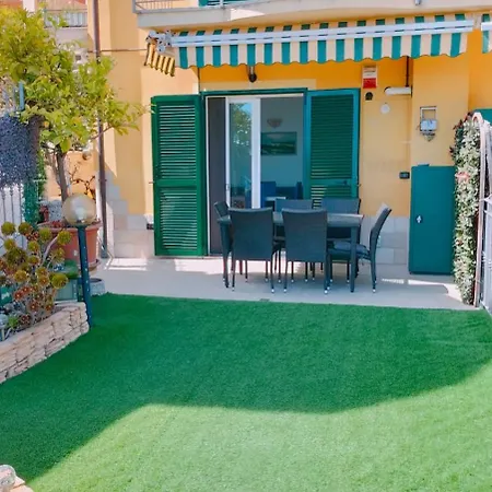 Bilocale Con Giardino, Vista Mare E Parcheggio Privato Appartement