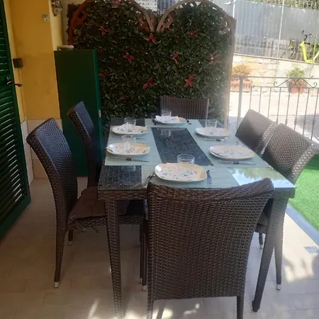 Lägenhet Bilocale Con Giardino, Vista Mare E Parcheggio Privato *