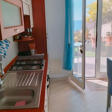Bilocale Con Giardino, Vista Mare E Parcheggio Privato Appartement *